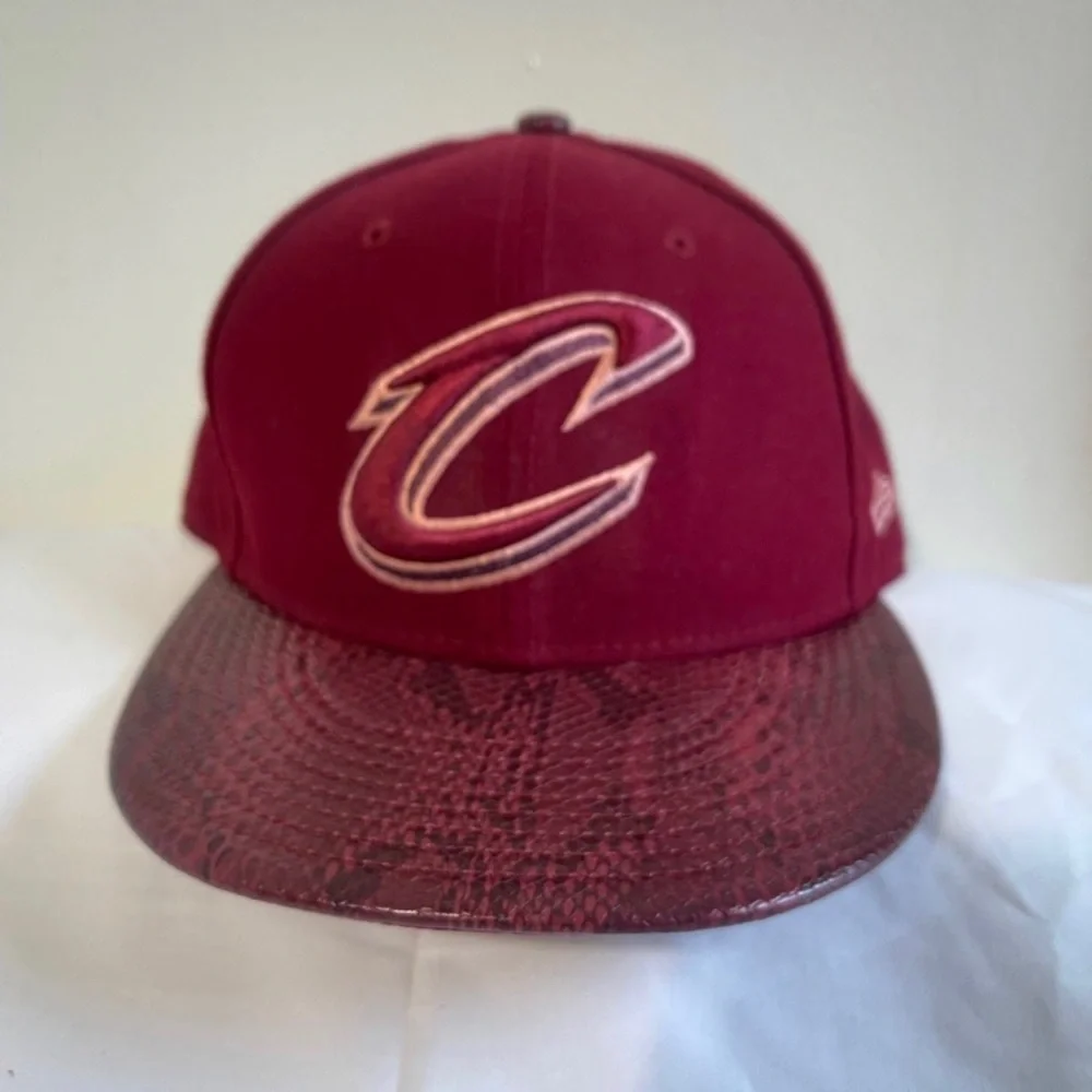 NEW ERA CLEVELAND‎ CAVALIERS NBA MAROON 9FIFTY SNAP BACK HAT - Picture 3 of 9